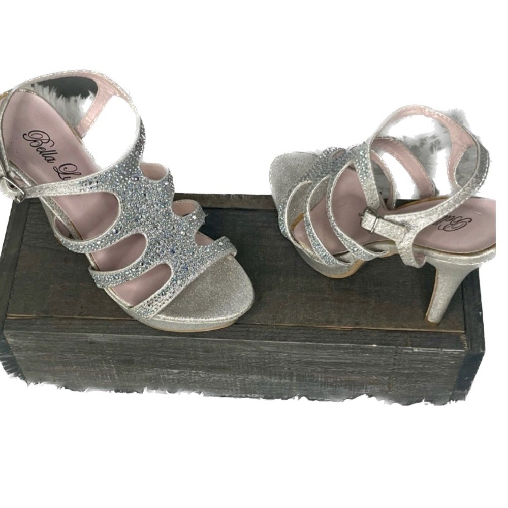 $5 Bundled💥 Bella Luna Silver Formal Heels Sz 6.5